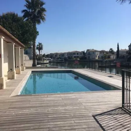 Marina 4 Adultes 4 Enfants Piscine Commune