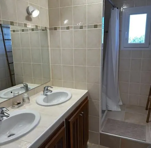 Marina 4 Adultes 4 Enfants Piscine Commune * Aigues-Mortes