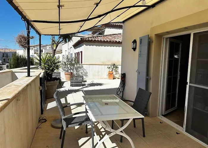 Marina 4 Adultes 4 Enfants Piscine Commune *