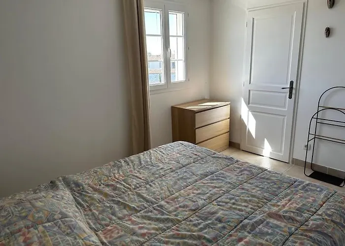 Marina 4 Adultes 4 Enfants Piscine Commune Apartamento *