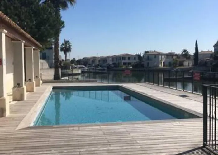 Marina 4 Adultes 4 Enfants Piscine Commune